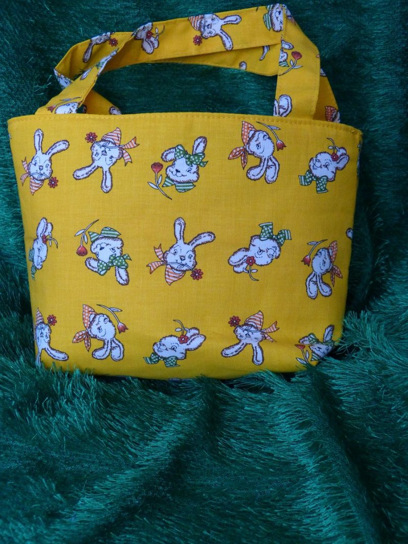  - Ostertasche - kleine Einkaufstasche gelb mit lustigen Hasenköpfen