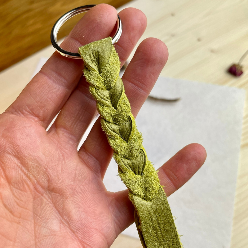  - Geflochtener Schlüsselanhänger aus echtem Leder in Grün Eine tolle Geschenkidee 