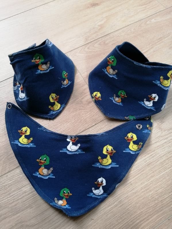  - speichelundurchlässiges Halstuch mit Enten für Kinder von ca. 1 - 6 Jahre