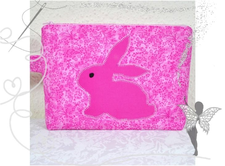  - Süße,kleine,rosa Kulturtasche mit Hasenmotiv)