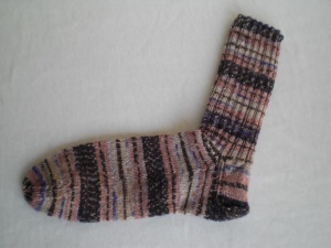 handgestrickte warme Socken in Gr. 38/39, beige/lila gemustert kaufen