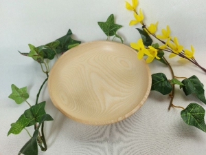 gedrechselte kleine flache Schale aus dem Holz der Esche, 16 cm, handgearbeitet kaufen  