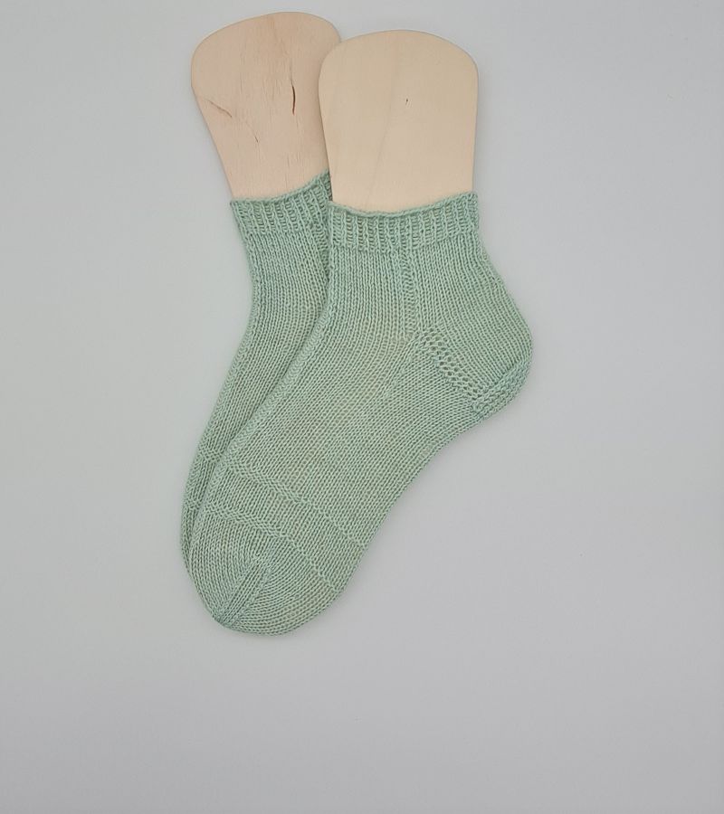  - Gestrickte Socken mit dezentem Muster in mint, Stricksocken, Kuschelsocken, Gr. 38/39 , handgestrickt von la piccola Antonella  