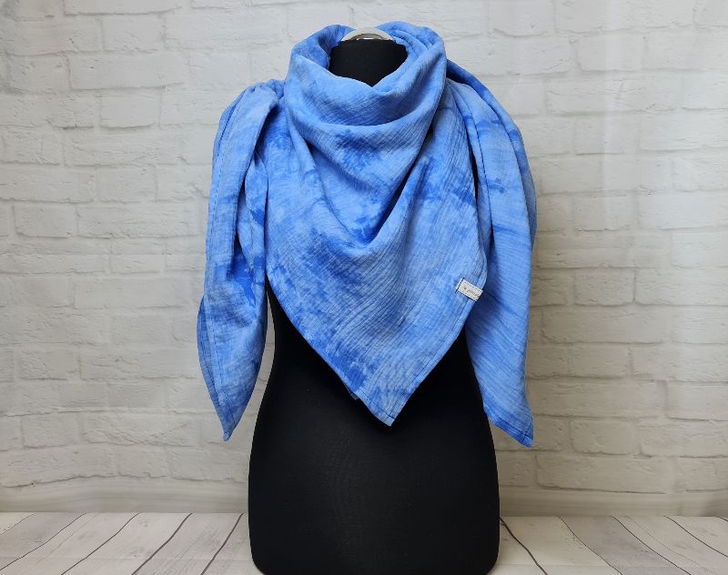  - Dreieckstuch XXL aus Musselinstoff in Batik blau, Musselintuch, leichter Schal, handmade von la piccola Antonella 