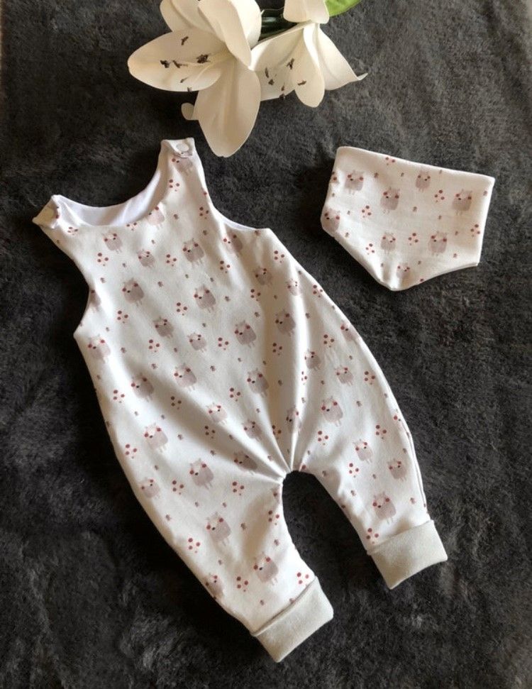  - Baby Strampler Bär Jersey handmade Geschenk Geburt Gr. 56 neu
