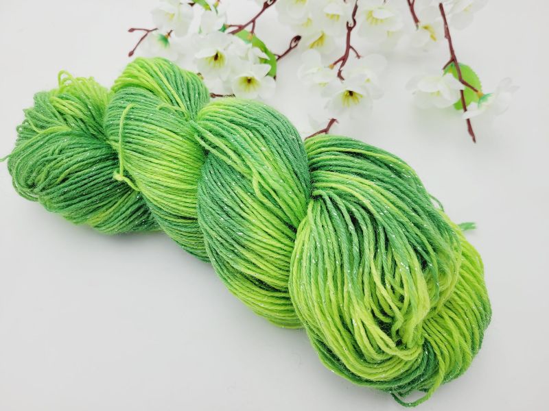  - Sockenwolle mit Glitzer 6 Fach 150g handgefärbte Wolle melange Grün