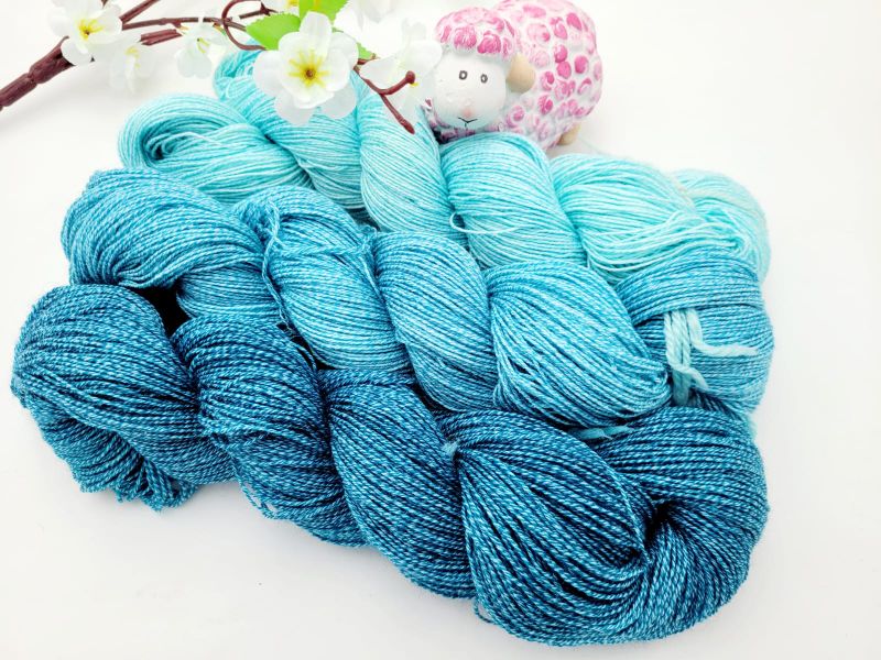 Handgefärbte Wolle Set 300g/1650m Merino/Baumwolle Lace mit Maulbeerseide  Türkies