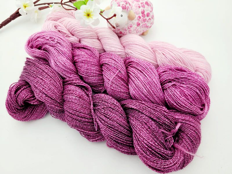 Handgefärbte Wolle Set 300g/1650m Merino/Baumwolle Lace mit Maulbeerseide  Granat