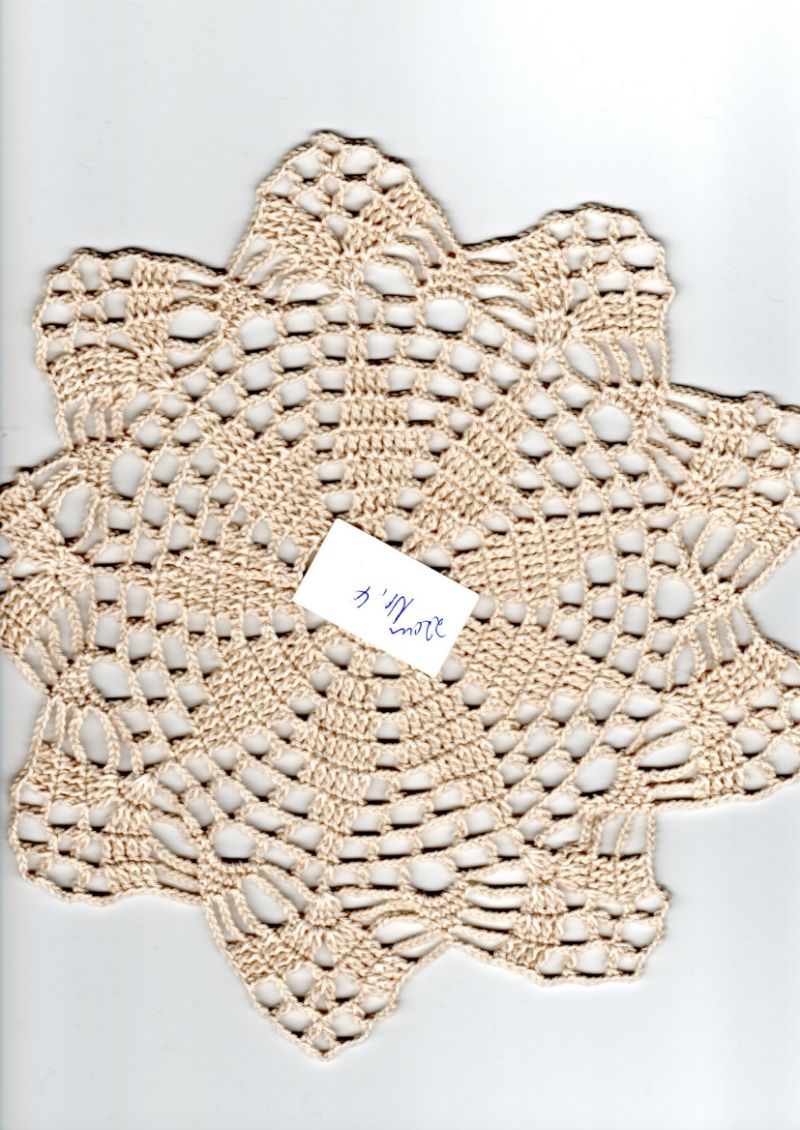  - Extravagantes, aussergewöhnliches rundes naturfarbenes Häkeldeckchen aus Baumwolle-handgehäkelt-handgemacht- 