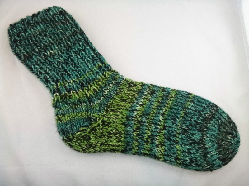 handgestrickte extra dicke Socken in grün-schwarz mit Glitzerfaden Größe 38/39 Irland
