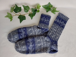 handgestrickte warme Socken in Gr. 40/41, grau/blau dezent gemustert kaufen