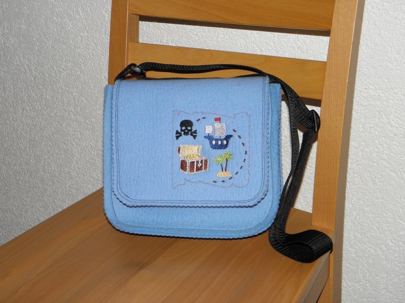  - Kindertasche mit Schatzkarte aus Wollfilz für den Kindergarten, Kindergartentasche, handgemacht, bestickt