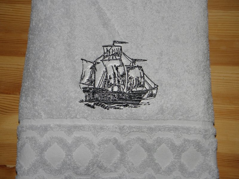  - Handtuch bestickt mit Namen und Segelschiff, personalisiert, Dieda!