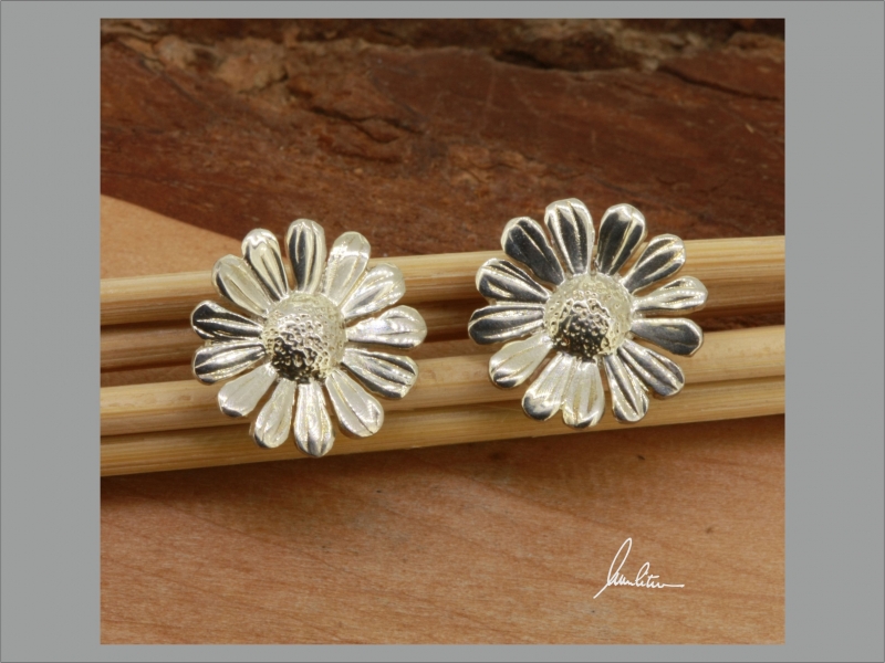  - Ohrringe  Handarbeit in Silber kleines Gänseblümchen, kleine Blüte kaufen