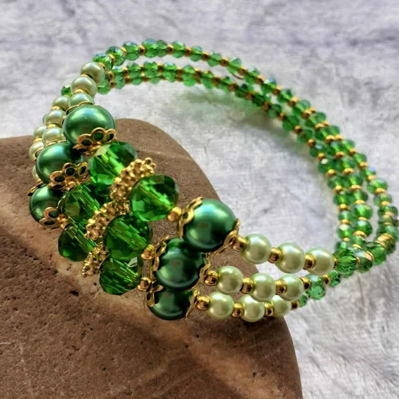  - Armreifen, grün und golden, mit passender Geschenkverpackung handgearbeitet Schmuck 3-Reihig Armband 