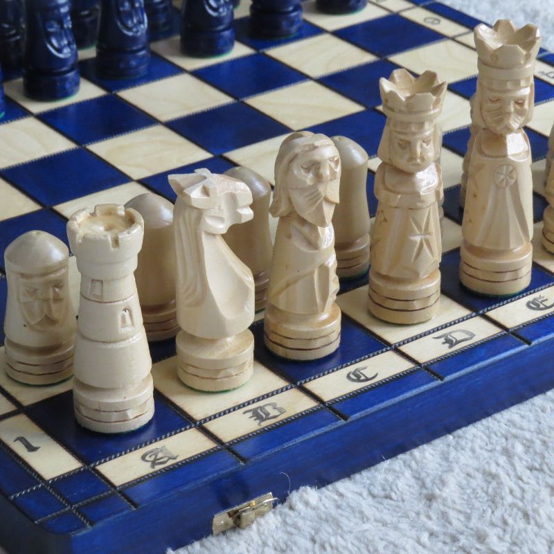  - Edles grosses Schach Schachspiel 50 x 50 cm HANDGESCHNITZT NEU Holz blau