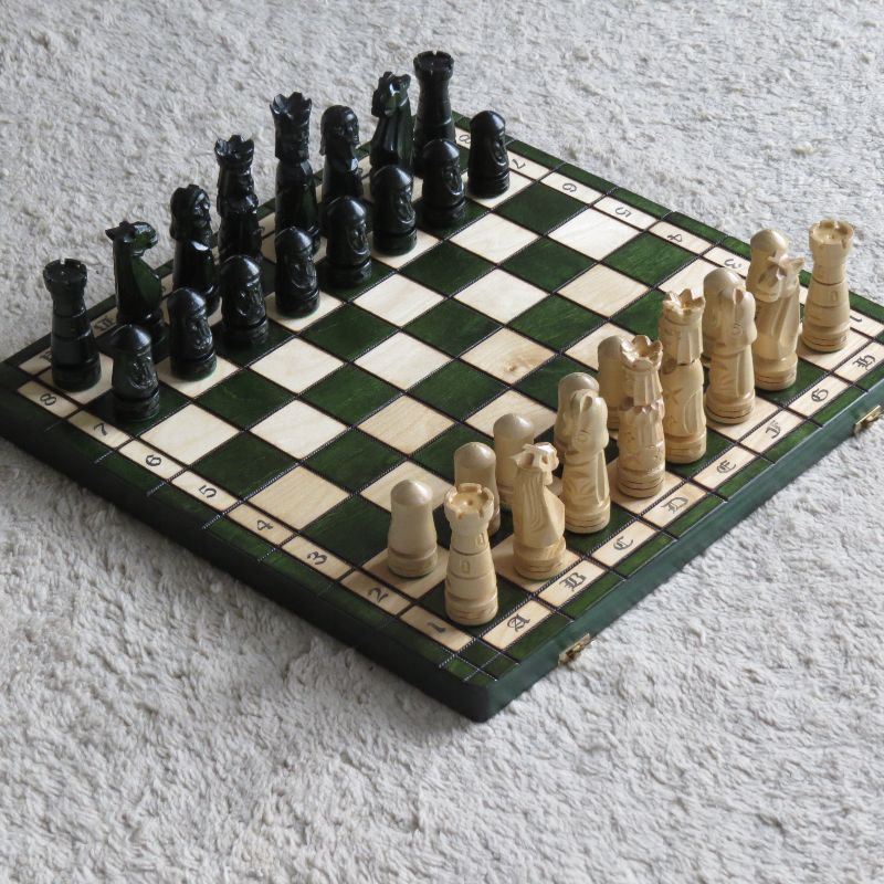  - Edles grosses Schach Schachspiel 50 x 50 cm HANDGESCHNITZT NEU Holz grün