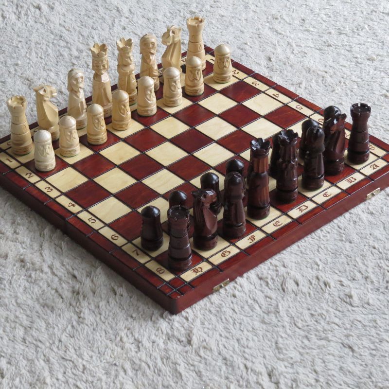  - Edles grosses Schach Schachspiel 50 x 50 cm HANDGESCHNITZT NEU Holz braun