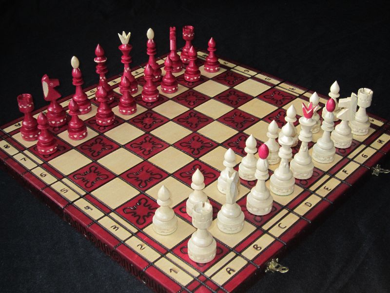  - Sehr großes Schach Schachspiel Schachbrett 54 x 54 cm Holz Handarbeit rot