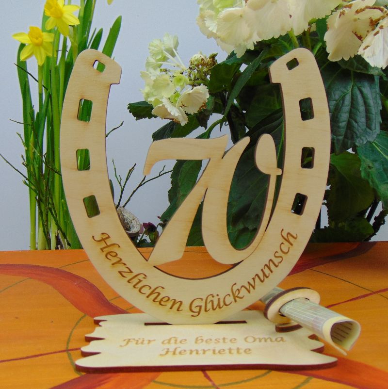  - Personalisiertes Geschenk zum 70. Geburtstag, Hufeisen 15 cm aus Holz mit Geldscheinhalter und Gutscheinhalter