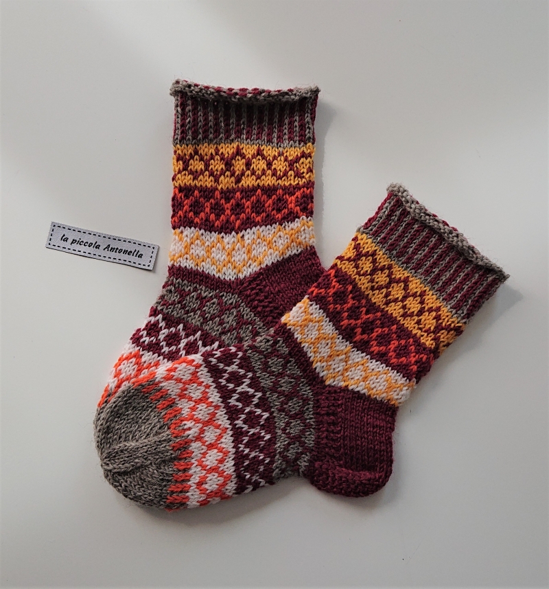  - Handgestrickte bunte Wollsocken, Kindersocken, Gr. 24/25 , Fairisle Socken, in schönen Herbst Farben, Handmade by la piccola Antonella