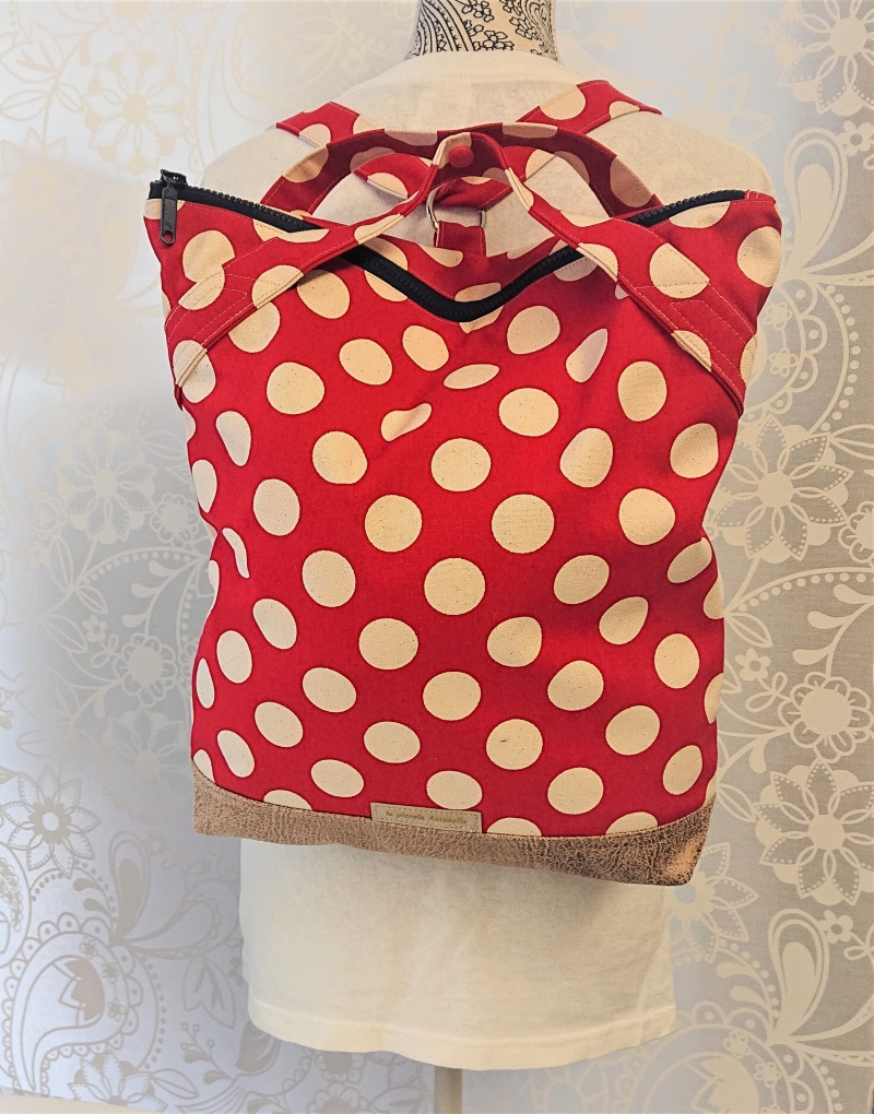  - Rucksack mit roten Dots aus  robusten  Baumwoll Canvas und Kunstleder, Handmade by la piccola Antonella