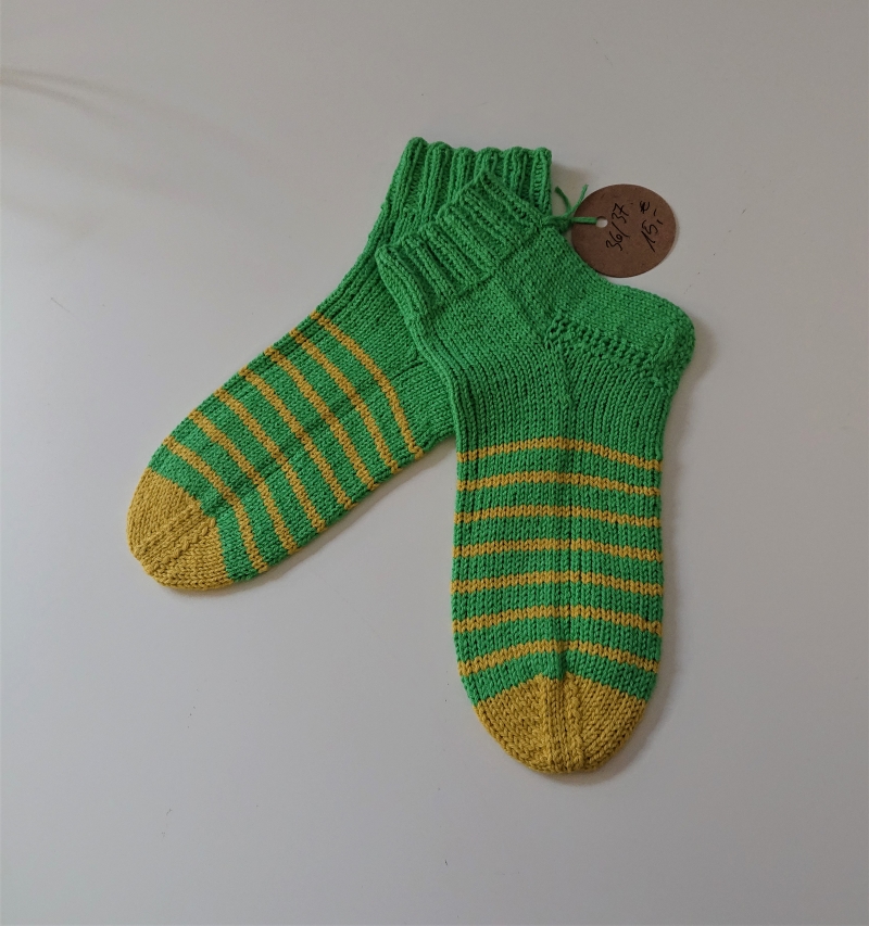  - Gestrickte Socken aus Baumwolle in grün mit kurzen Schaft , Gr. 36/37 , handgestrickt von la piccola Antonella