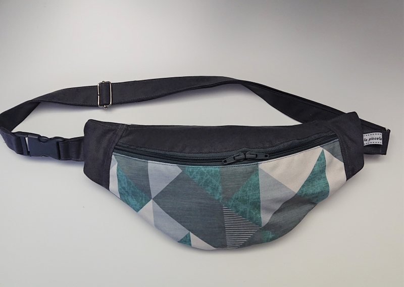  - Bauchtasche mit grafischen Muster in grau grün , tragbar auch als Crossbag, Umhängetasche, handmade by la piccola Antonella