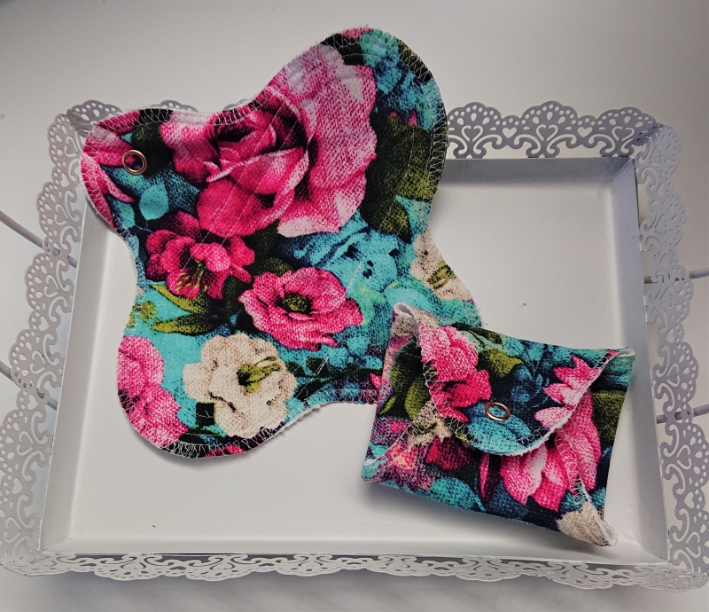  - Waschbare Slipeinlagen / Binden aus Baumwolle mit bunten Blumen FlowerGarden, 2 Stück, Zero Waste, handmade by la piccola Antonella