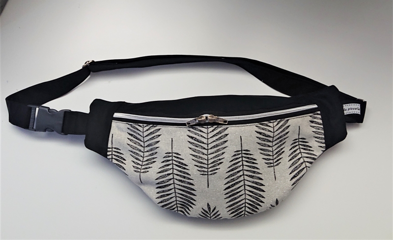  - Bauchtasche Hüfttasche in schwarz und Blätterdesign mit leichtem Silberglanz  , tragbar auch als Crossbag, Umhängetasche, handmade by la piccola Antonella