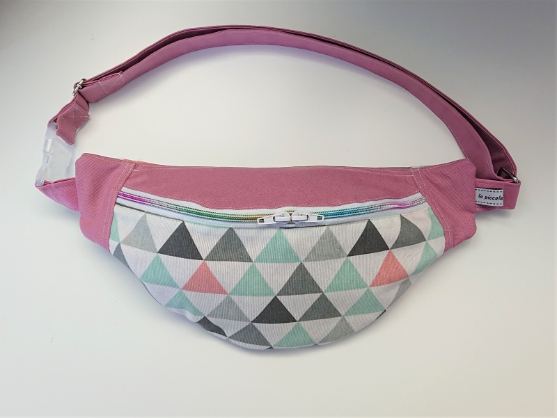  - Bauchtasche Hüfttasche in rosa mit bunten Dreicken, tragbar auch als Crossbag, Umhängetasche, handmade by la piccola Antonella