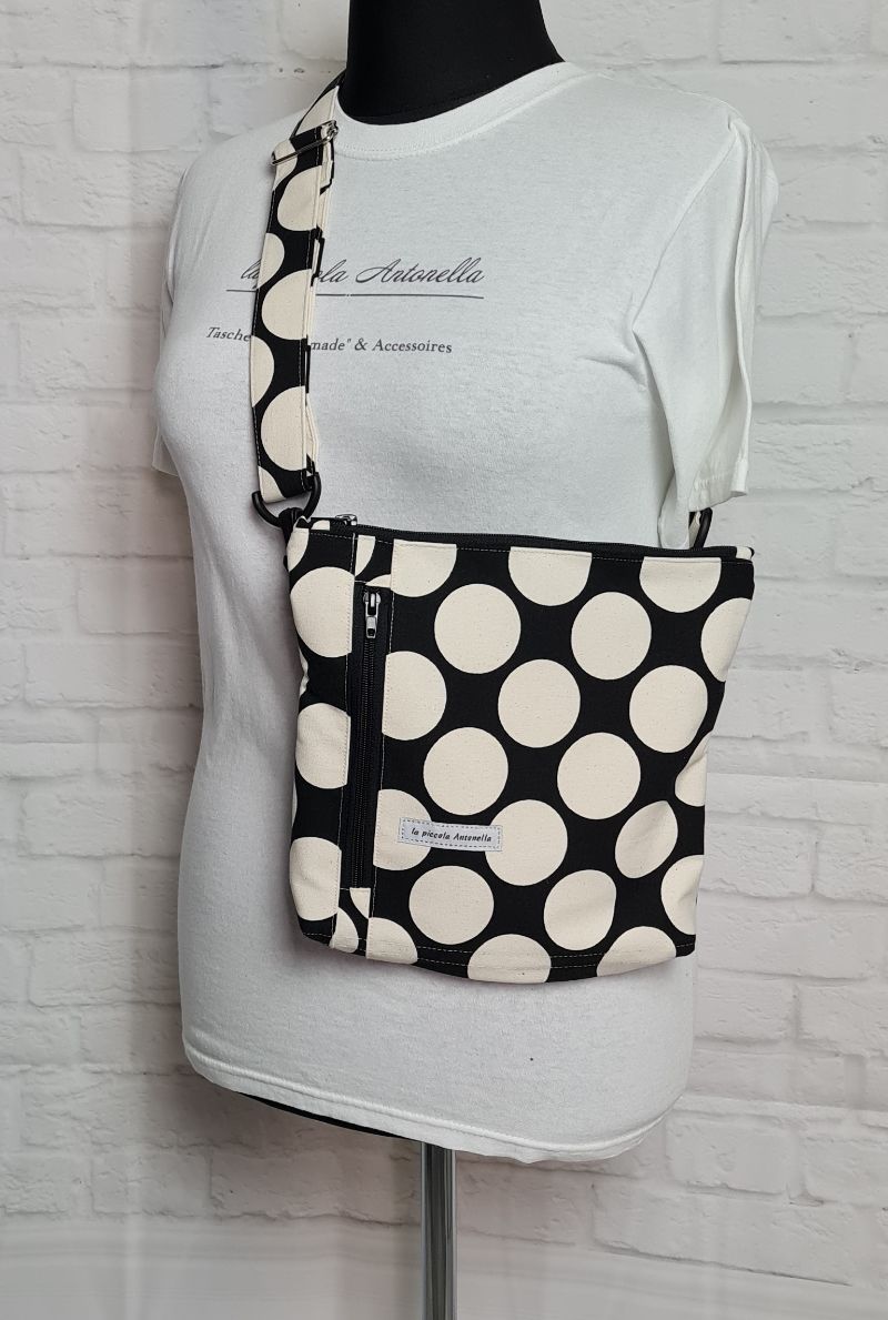  - Bauchtasche Dots in schwarz, tragbar auch als Crossbag, Umhängetasche, handmade by la piccola Antonella