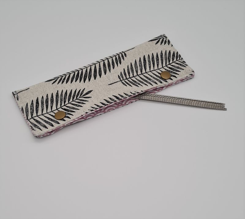 - Stricknadelgarage , Stricknadeltasche Silberglanz, Aufbewahrung für Nadelspiel 20 cm, handmade la piccola Antonella  
