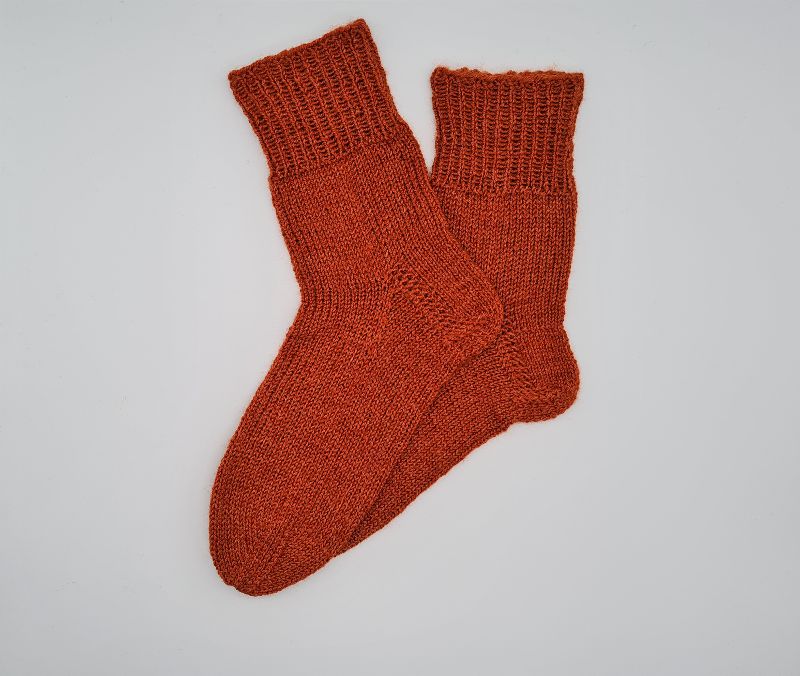  - Gestrickte Socken in rostbraun aus Wolle und Ramie,Gr. 40/41,handgestrickt von la piccola Antonella aus Plastikfreier Sockenwolle 
