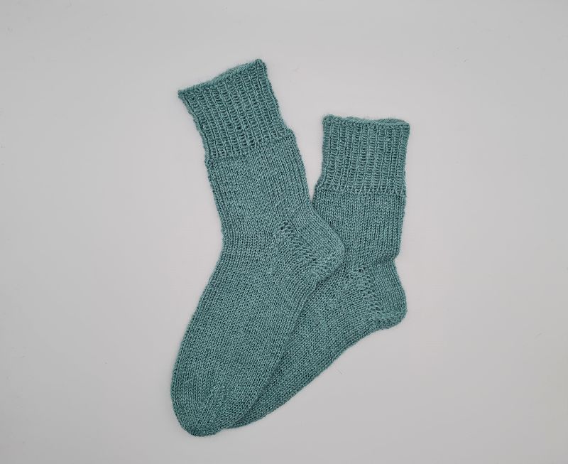  - Gestrickte Socken in mintgrün aus Wolle und Ramie,Gr. 36/37,handgestrickt von la piccola Antonella aus Plastikfreier Sockenwolle  