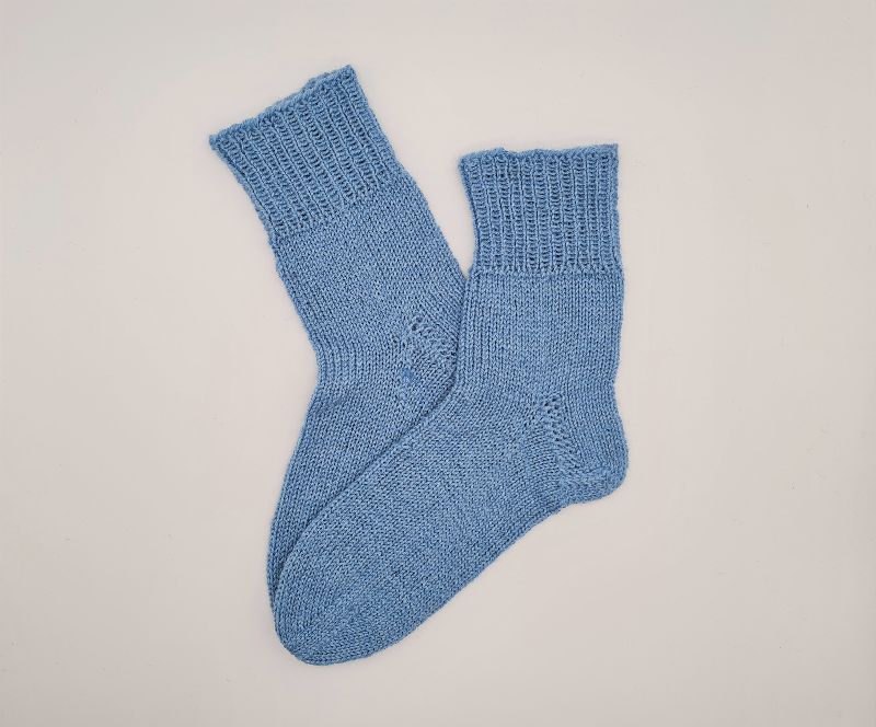 - Gestrickte Socken in himmelblau aus Wolle und Ramie,Gr. 38/39,handgestrickt von la piccola Antonella aus Plastikfreier Sockenwolle 