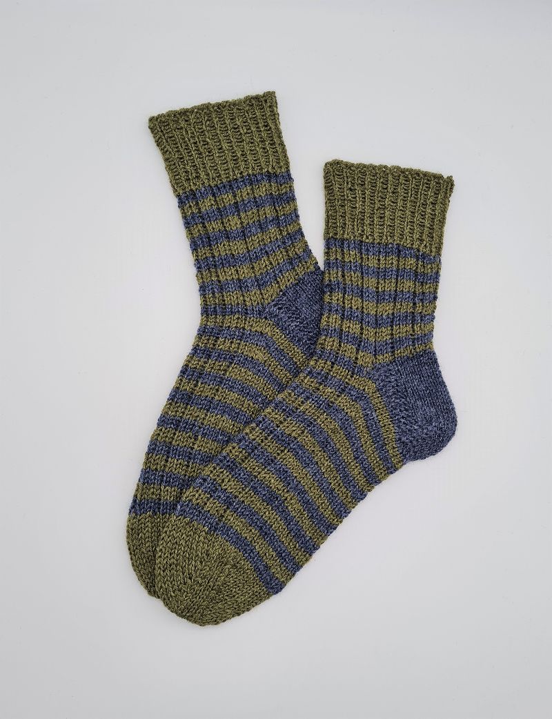  - Gestrickte Socken in blau grün aus Wolle und Ramie,Gr. 38/39,handgestrickt von la piccola Antonella aus Plastikfreier Sockenwolle  
