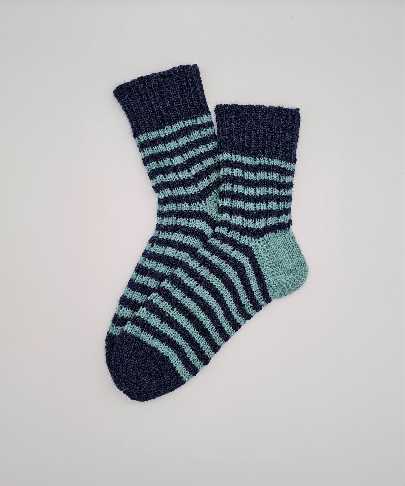  - Gestrickte Socken in blau mint aus Wolle und Ramie,Gr. 38/39,handgestrickt von la piccola Antonella aus Plastikfreier Sockenwolle  