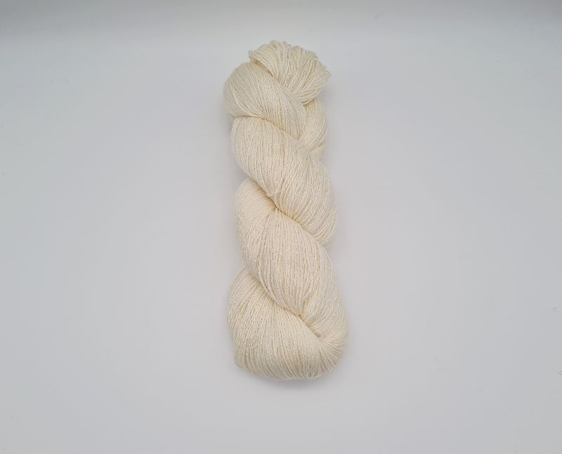  - Plastikfreie Sockenwolle Turin T0 in naturweiß aus Wolle Seide Ramie, 100 g Strang   