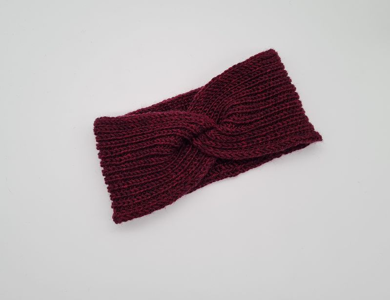  - Gestricktes Stirnband mit Twist in Dunkel Rot aus 100%  Wolle (Merino),  handgestrickt von la piccola Antonella  