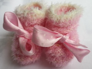  - Puppenschühchen handgestrickt in rosa für Puppenfüsse von 5 bis 7 cm