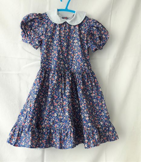  - Sommerkleid in Größe 98/104 kurzärmelig blau geblümt , mit Petticoat für Mädchen 