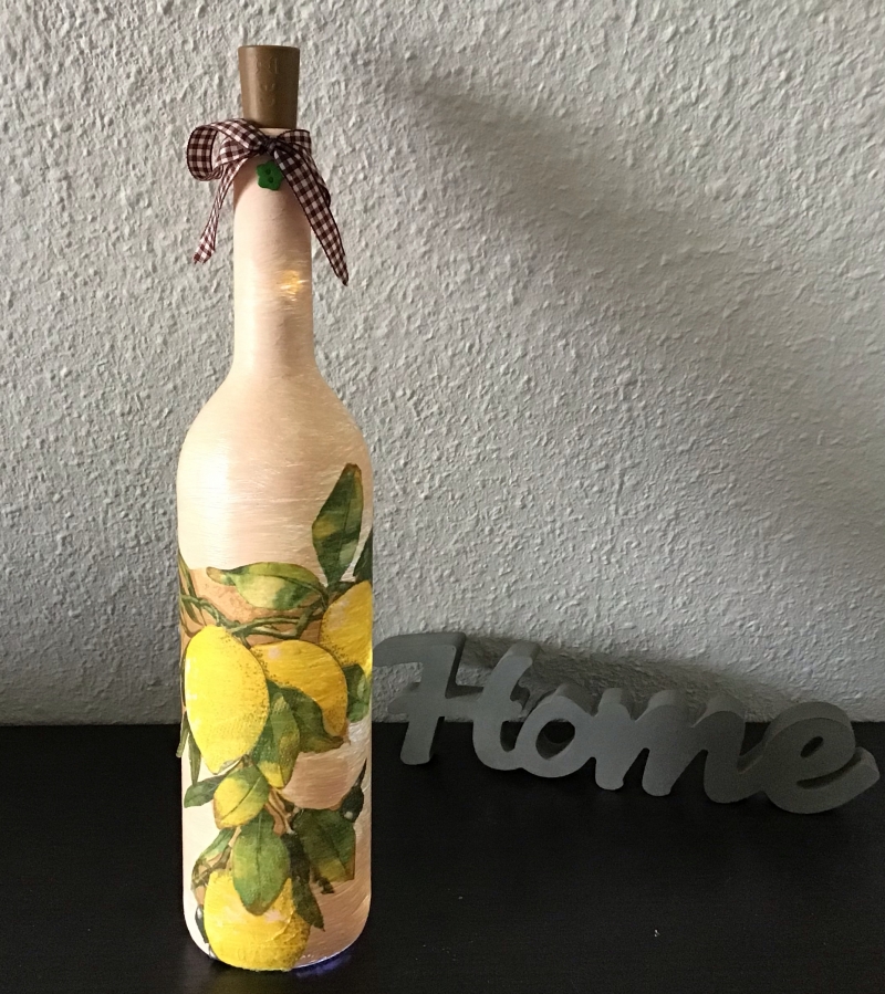  -   Leuchtflasche ♥ handmade ♥ Geschenk ♥️ upcycling ♥ Unikat - Zitronen