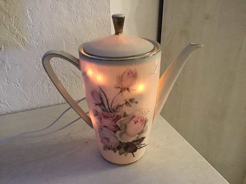  - Beleuchtete Kaffeekanne  ♥ Einzigartig♥ Geschenk ♥ Vintage ♥ Unikat  - Rosen vintage