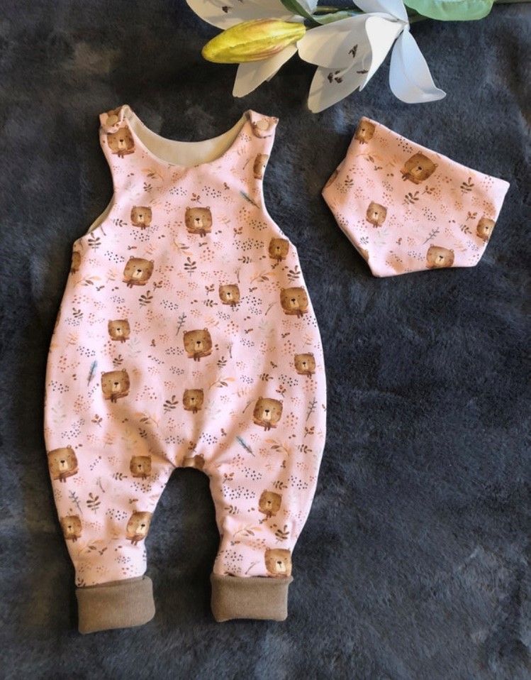  - Babystrampler Jersey Bär rosa Mädchen handmade Geschenk Geburt neu Gr. 56
