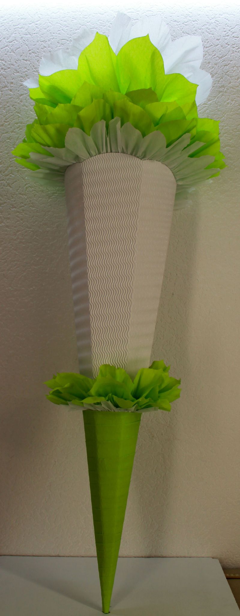  - Schultüte Zuckertüte Rohling zum selbst verzieren Rohling 70 75 80 85 90 100 cm / 1m für Mädchen HANDARBEIT hellgrün weiß