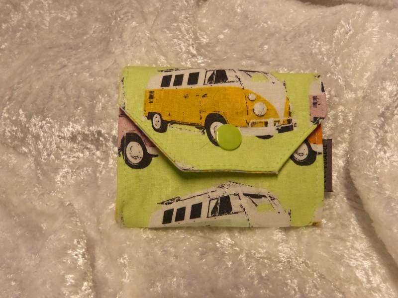 - kleine Geldbörse mit Reißverschlussfach aus Stoff  hellgrün mit Kleinbus