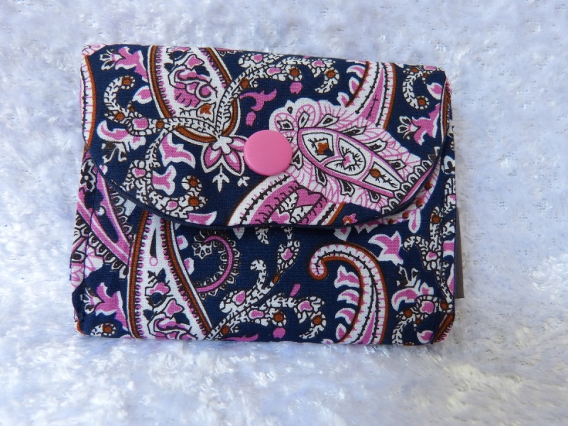  - kleine Geldbörse aus Baumwollstoff mit Reißverschlussfach    Blau mit floralem Muster in rosa