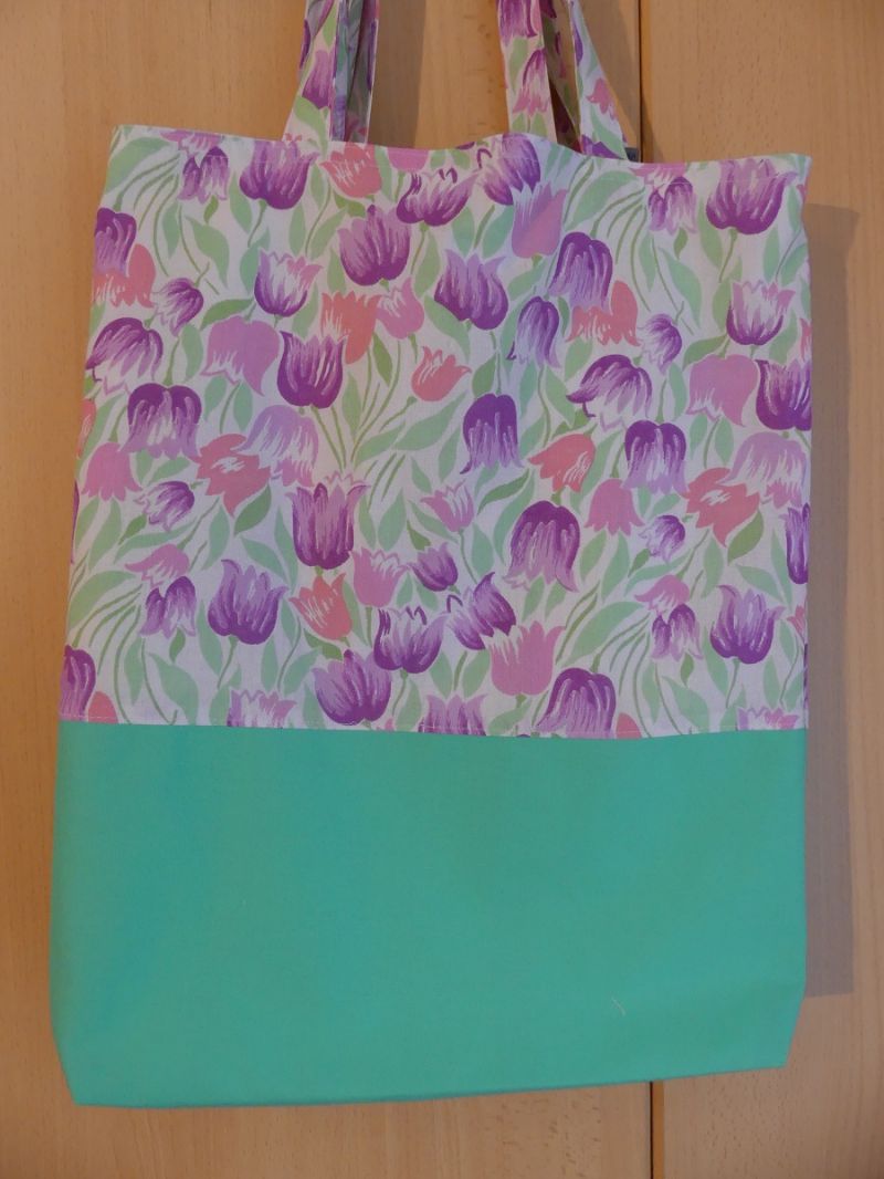  - Wendetasche Einkaufstasche Baumwolltasche mit rosa und lilafarbigen Tulpen