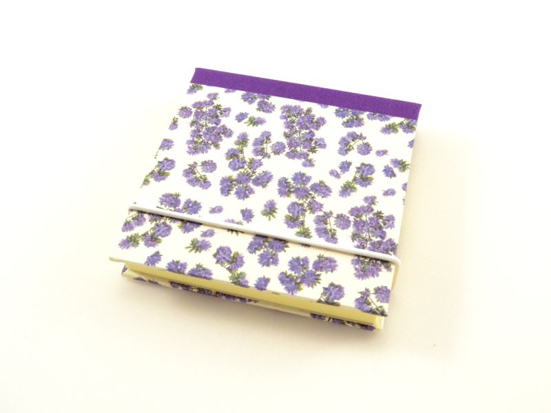  - Hardcovereinband für Haftnotizblock, Klebezettel Mäppchen lila Blumen